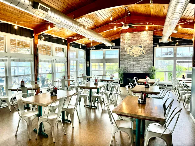 Bluegill Boathouse & Marina Bar