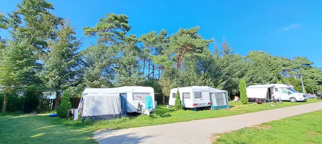 ZŁOTE PIASKI Pokoje, Pole namiotowe, Domki