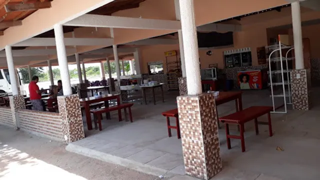 Restaurante, Pousada e Estacionamento Trevo Point