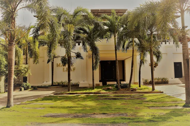 Maple Leaf Hotel/Resort