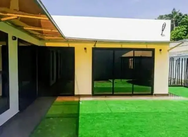 Sunrise Center Bonapriso