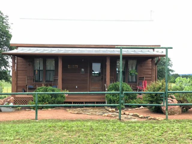 Cabin at Crooked Creek