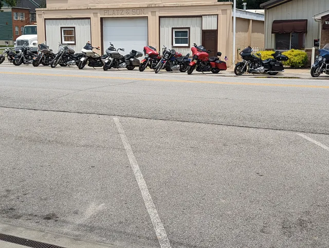 Double Deuce’s Bar and Grill