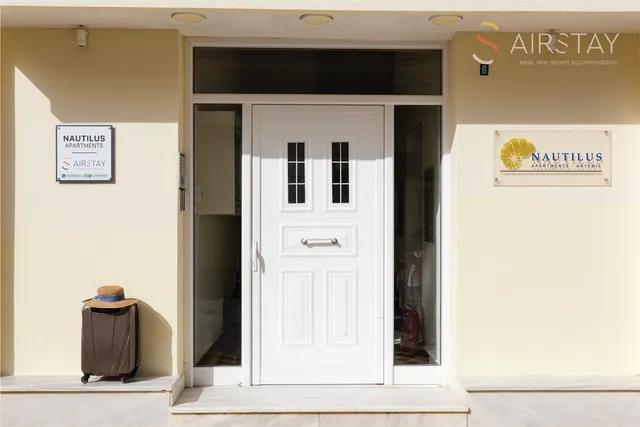 Nautilus Apartments Airport by Airstay