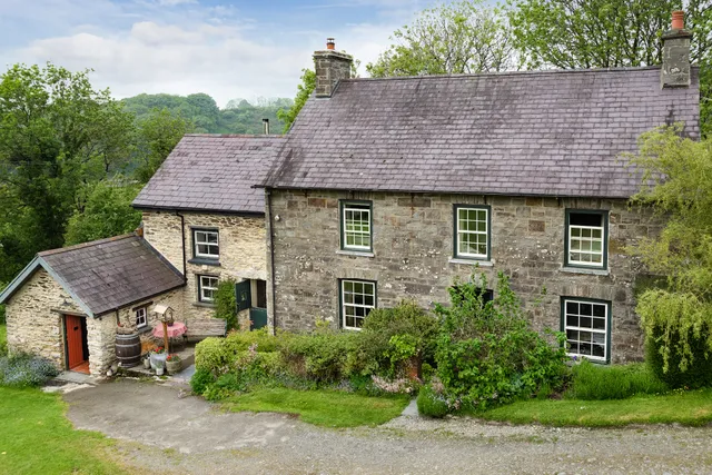 Nantgwynfaen Organic Farm BOOK DIRECT FOR BEST PRICES