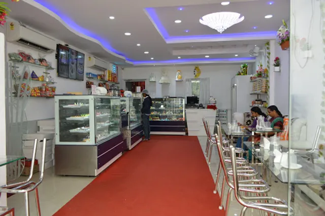 Berry N Blossom Cake Shop