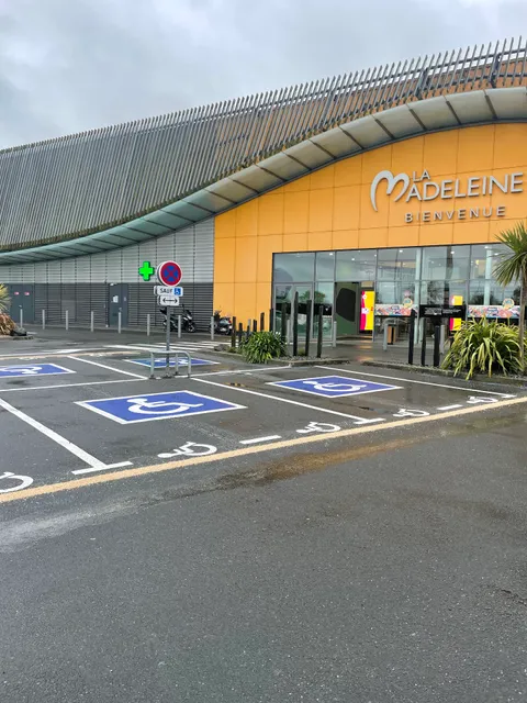 Centre Commercial La Madeleine-Carrefour Saint-Malo