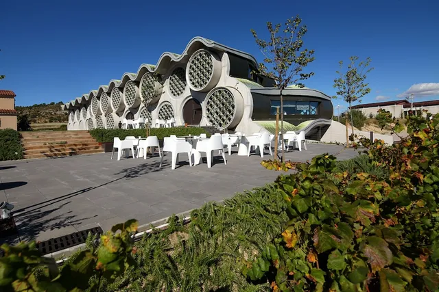 Cava & Hotel Mastinell