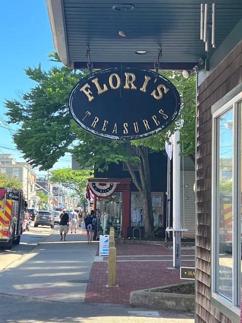 Flori's Treasures gift shop