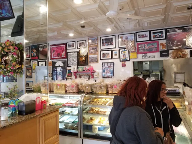 Las Cubanitas Bake Shop