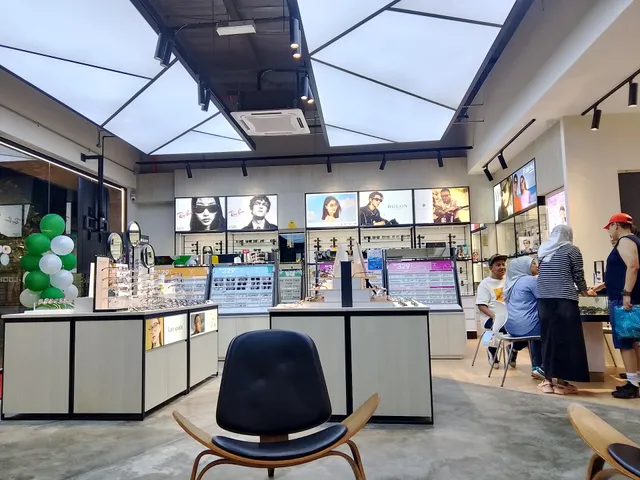 A-Look Elmina Lakeside Mall