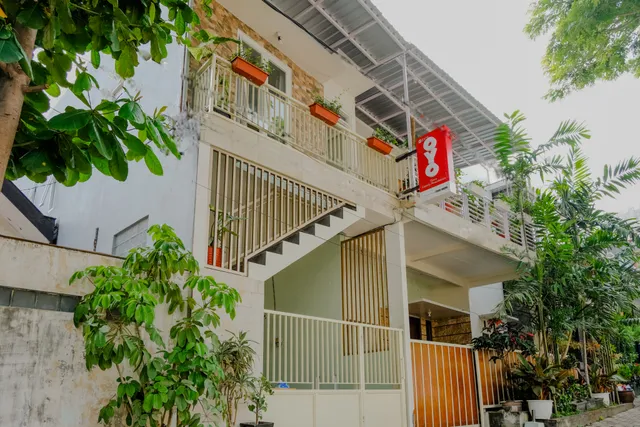 OYO 2376 Tiara Family Residence