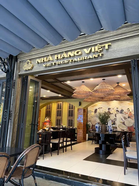 Nhà Hàng Việt