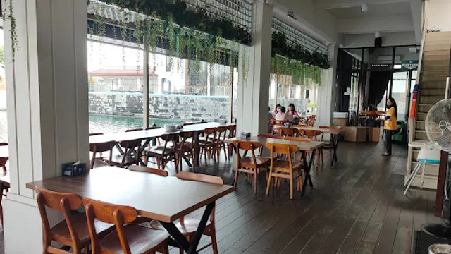 Telaga Seafood Restaurant Lavon