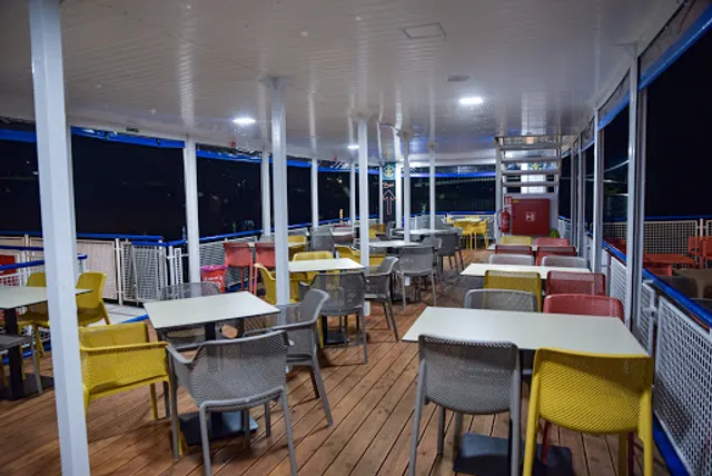 Pařník Summer Boat Music Bar