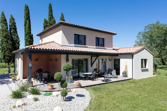 guest rooms and cottage Ty Pastel