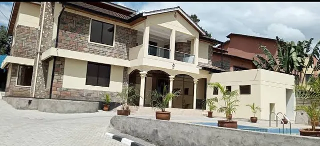 Twiga Whitehouse Villa