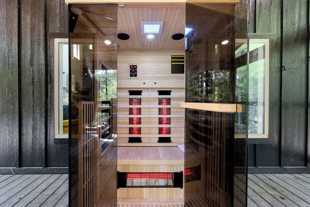 Whispering Retreat Sleeps 4