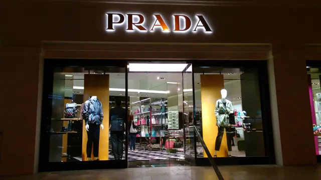 Prada Honolulu Kalakaua