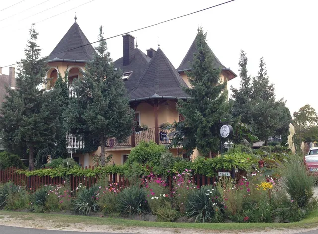 Ilona Kis Kastély Panzió