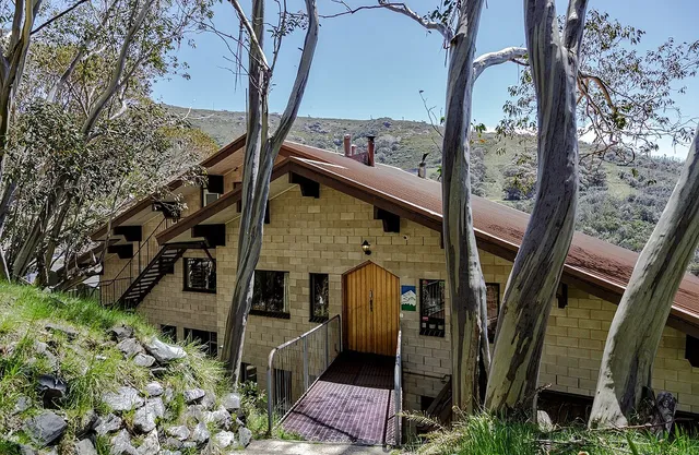 Trackers Falls Creek Lodge Accommodation