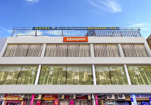FabExpress Black Diamond - Hotel in Utrathiya, Zirakpur