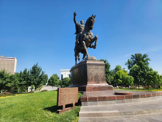Amir Temur Square