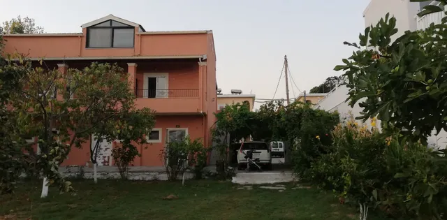 Pitsinis Studios & Apartments