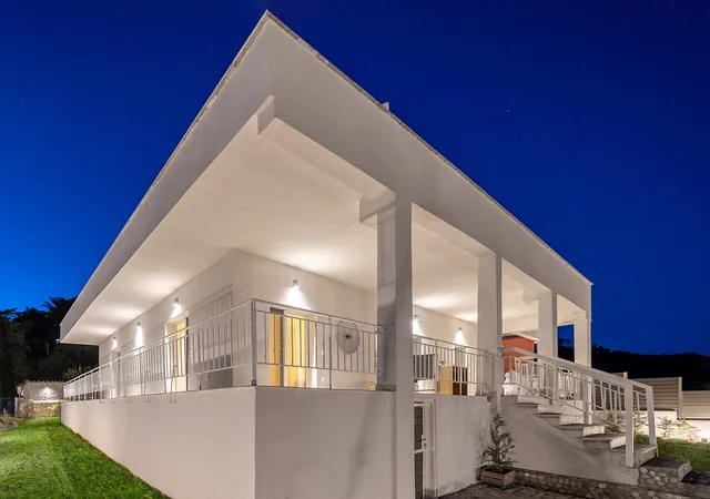 Wine after Sun Sea Front Villa - suitable for 10 ppl