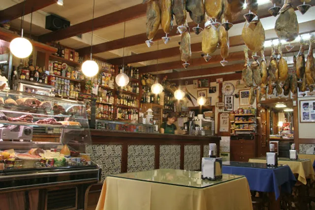 Jamonería La Marina