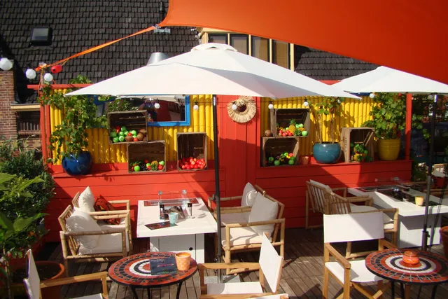 Hotel/Bar The Happy Traveler