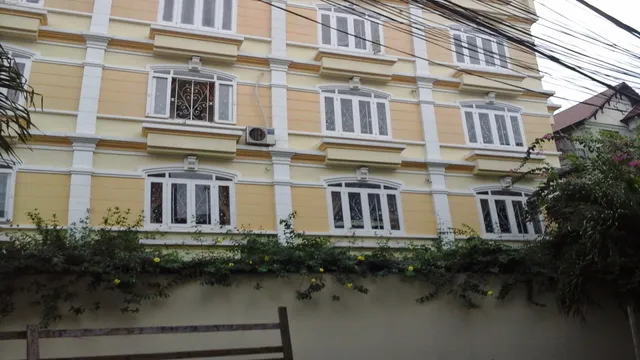 RedDoorz near Tan Son Nhi Street