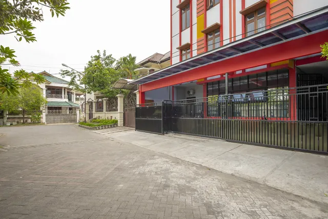 RedDoorz @ Jemursari Surabaya 2