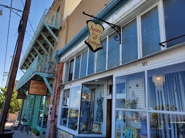 Amore Pin Up Boutique