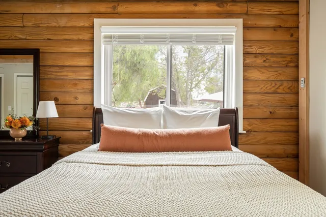 Chateau Syrah by Avantstay Picturesque Estate w Pool Hot Tub Pool Table Table Tennis New Pickleball Court Basketball Hoop