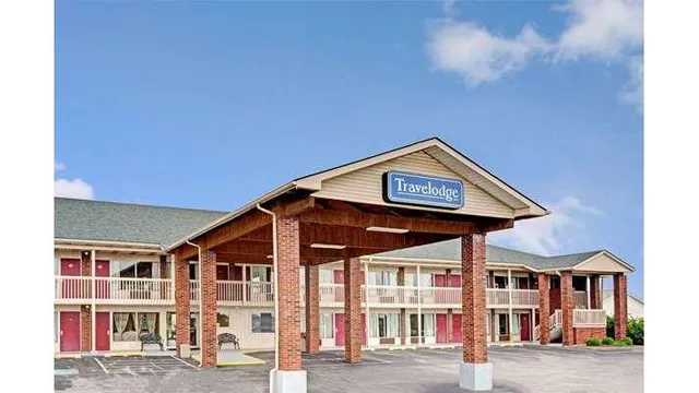 Travelodge by Wyndham Sellersburg / Louisville North