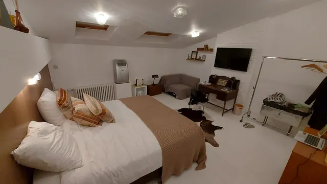 House Ninety Guesthouse