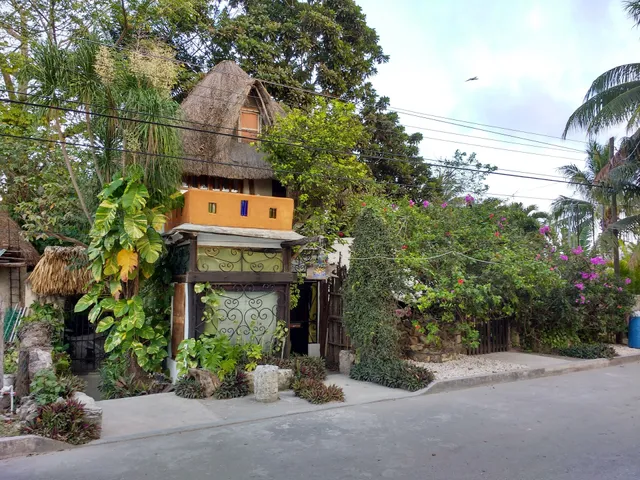 CASITAS KINSOL GUESTHOUSE