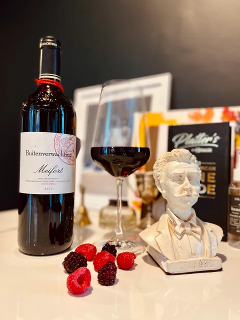 Bohemia Art Gallery & Wine Bar