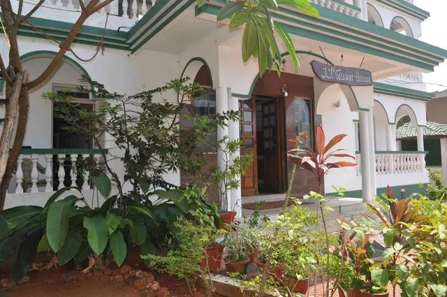 OYO 44568 JJ's Guest House