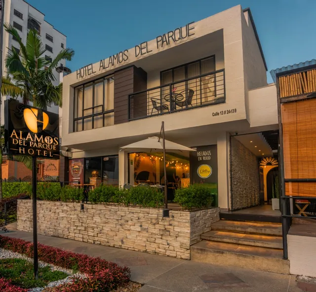 HOTEL ALAMOS DEL PARQUE