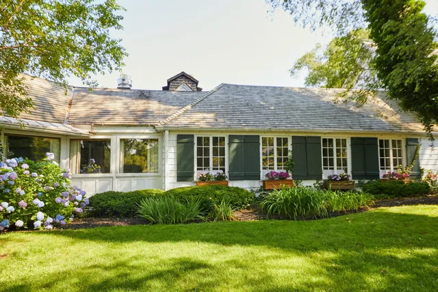 Estate at Three Village Inn