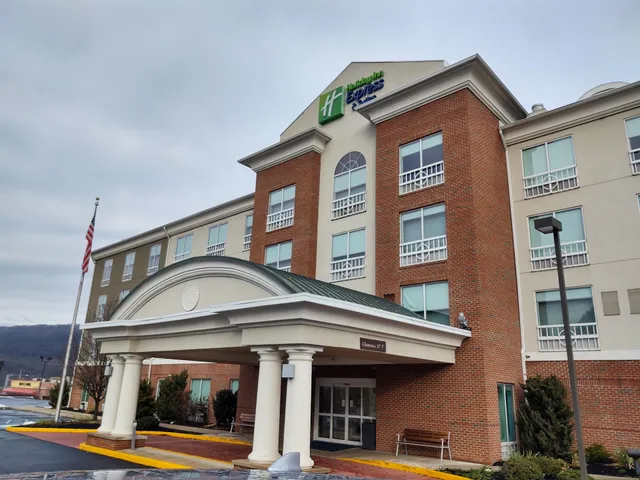 Holiday Inn Express & Suites Bethlehem by IHG
