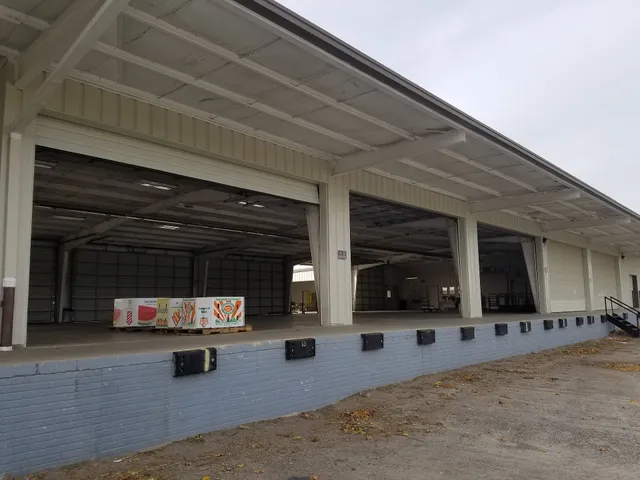 Farmer's Produce Auction