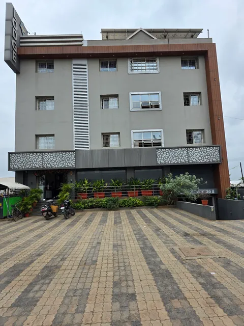 OYO Lemon Wood Lodge