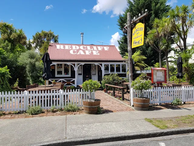 Redcliff Restaurant and bar