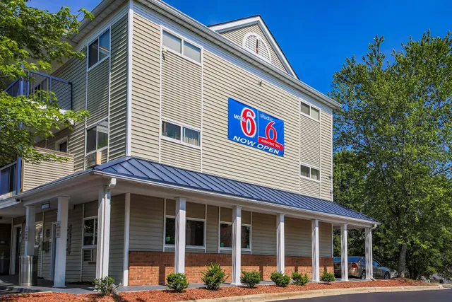 Studio 6 Greensboro, NC - I-40