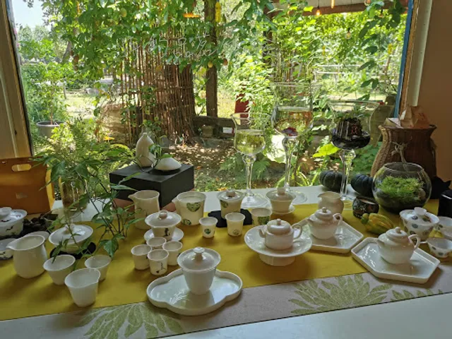 澗飲木食 LEISURE TEA HOUSES