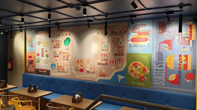 World Trail - Best Pizza Restaurant in Noida