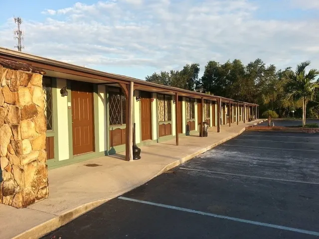 Spinnaker Inn of Naples